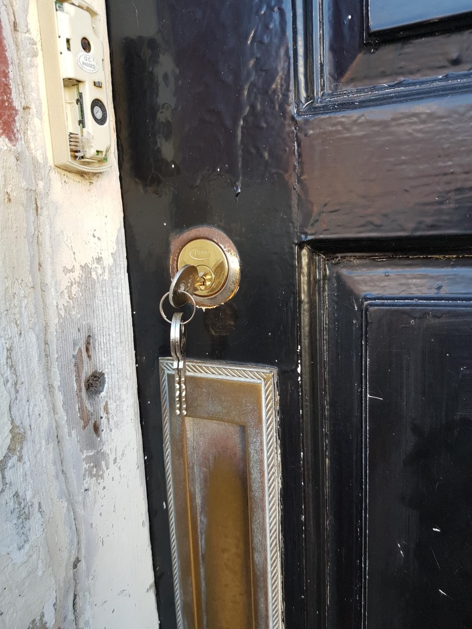 Yale-rim-cylinder-lock-replaced-in-Whitl